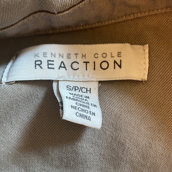 small taupe vest with zipper detail, two pockets and elastic waist band - Picture 10 of 10